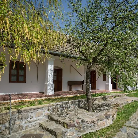 Kali Ko Apartamento Szentbekkalla